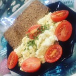 Dietní snídaně – míchaná vejce s žitným chlebem